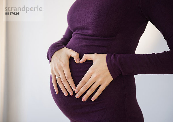 Form  Formen  Europäer  Frau  Produktion  Schwangerschaft  herzförmig  Herz