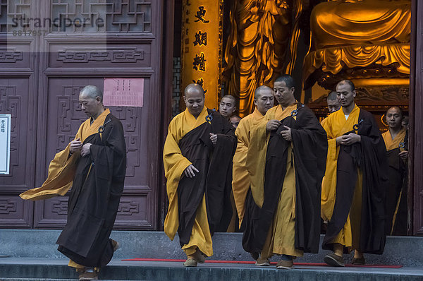 Hingebung China Mönch verlassen