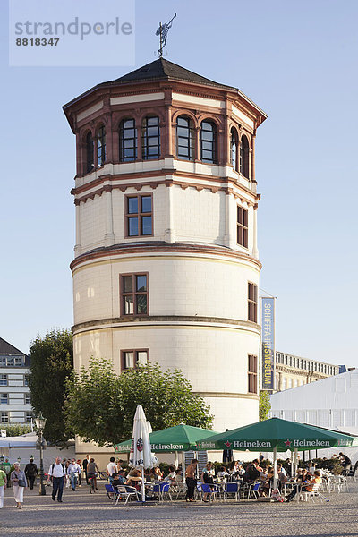 Schlossturm an der Rheinpromenade  Düsseldorf  Nordrhein-Westfalen  Deutschland