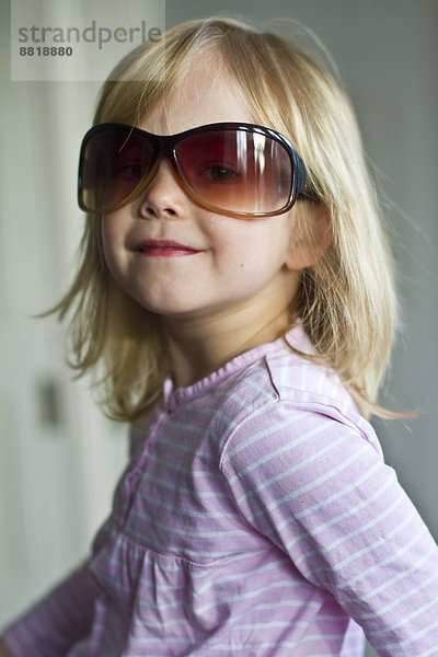 Mädchen mit Sonnenbrille