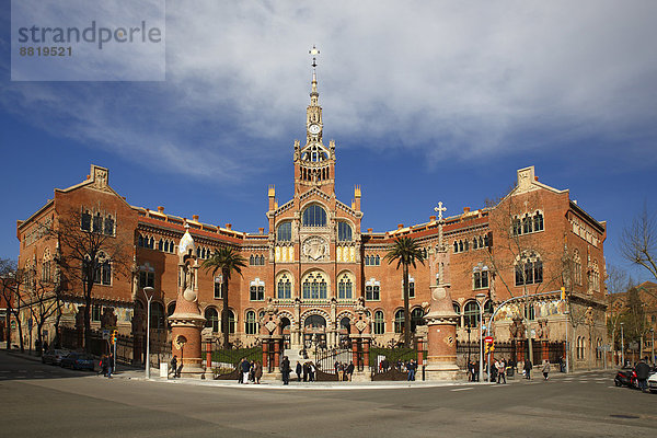 Haupteingang ehemaliges Krankenhaus Hospital de la Santa Creu i Sant Pau  katalanischer Jugendstil  Modernisme  UNESCO Weltkulturerbe  Eixample  Barcelona  Katalonien  Spanien