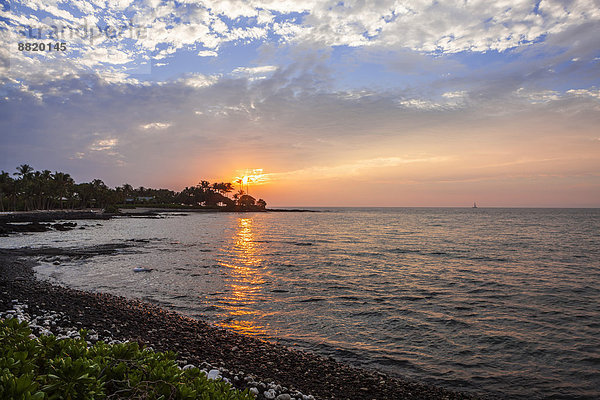 Sonnenuntergang an der Kohala Coast  Big Island  Hawaii  Vereinigte Staaten