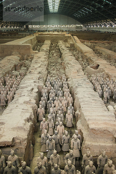 Terrakotta-Armee  Teil der Grabanlage  Halle 1  Mausoleum des 1. Kaisers Qin Shihuangdi  bei Xi'an  Provinz Shaanxi  China