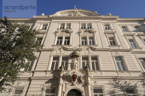 Wien Hauptstadt sternförmig überqueren Gebäude rot Ritter Kreuz Ordnung