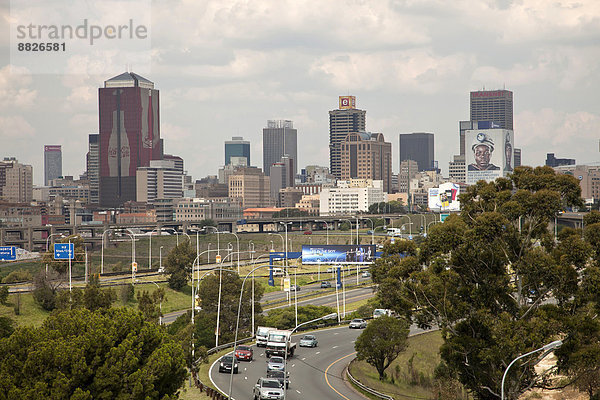 Skyline und Autobahn  Johannesburg  Gauteng  Südafrika