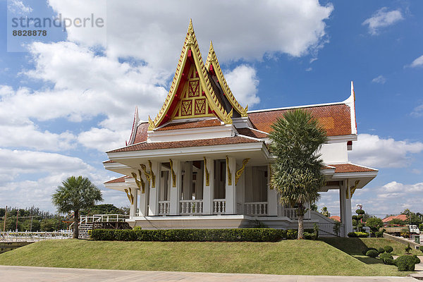 Pavillon im Thai-Stil an der Stadtsäule  Sao Lak Mueang  Thung Sri Muang Park  Udon Thani  Isan oder Isaan  Thailand