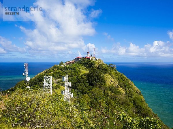 Karibik  Kleine Antillen  Saint Lucia  Vieux Fort  Leuchtturm  im Hintergrund Savannes Bay Nature Reserve