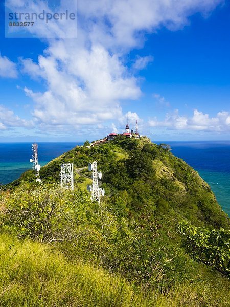 Karibik  Kleine Antillen  Saint Lucia  Vieux Fort  Leuchtturm  im Hintergrund Savannes Bay Nature Reserve