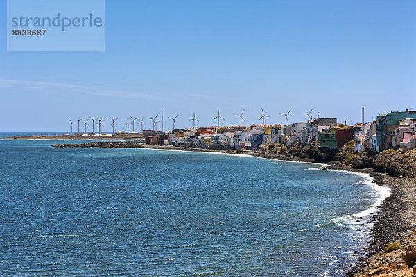 Spanien  Kanarische Inseln  Gran Canaria  Santa Lucia de Tirajana  Pozo mit Windkraftanlagen