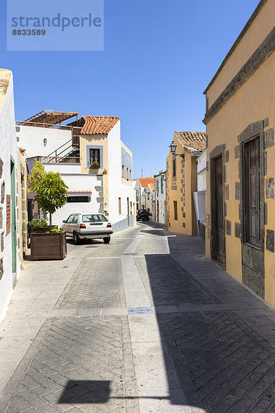 Spanien  Kanarische Inseln  Gran Canaria  Allee in der Altstadt von Agueimes