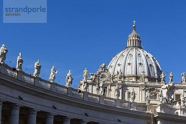 Italien  Rom  Heiligenfiguren im Petersdom