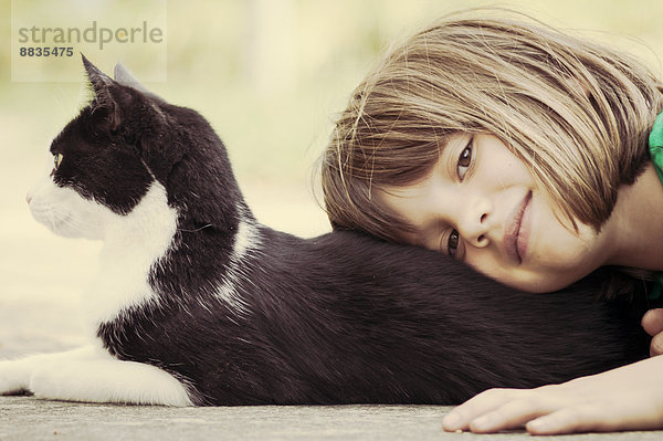 Porträt eines Mädchens mit Katze