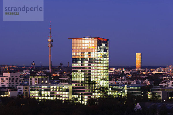 Skyline mit Olympiaturm  Skyline-Tower und Uptown  O2-Gebäude  München  Oberbayern  Bayern  Deutschland