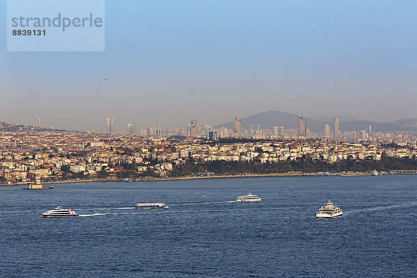 Ausblick vom Galataturm über Bosporus und Üsküdar  Istanbul  asiatischer Teil  Türkei