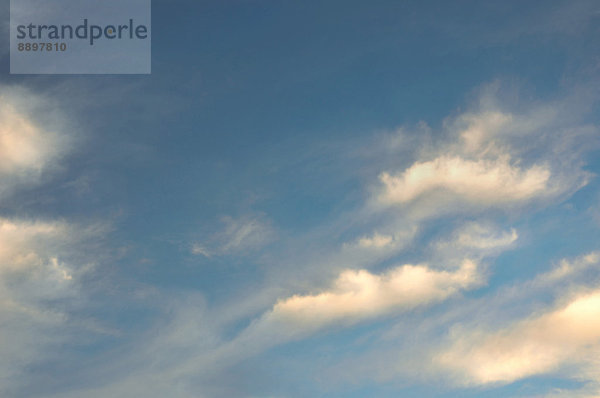 Blauer Himmel mit Wolken