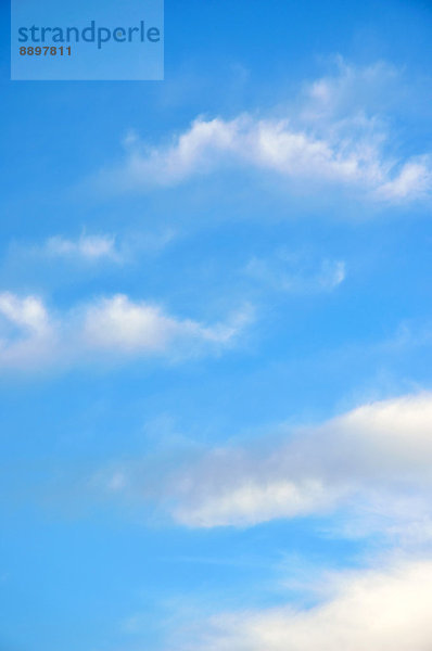 Blauer Himmel mit Wolken