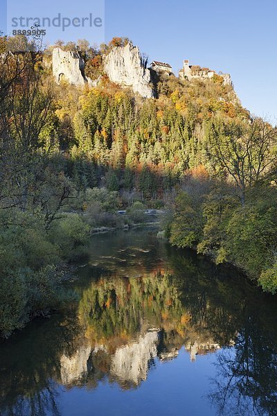 Europa  Palast  Schloß  Schlösser  Spiegelung  Fluss  Donau  Deutschland  Schwäbische Alb