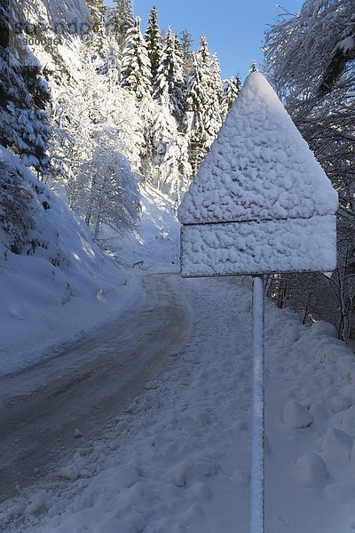 Europa  Winter  bedecken  Fernverkehrsstraße  Zeichen  Alpen  Aostatal  Italienisch  Italien  Signal  Schnee