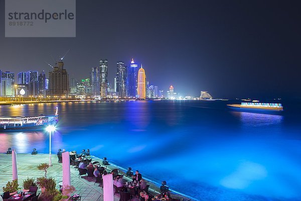 Skyline  Skylines  Finanzen  Nacht  Mittelpunkt  Naher Osten  Bucht  Ortsteil  Doha  neu  Westen