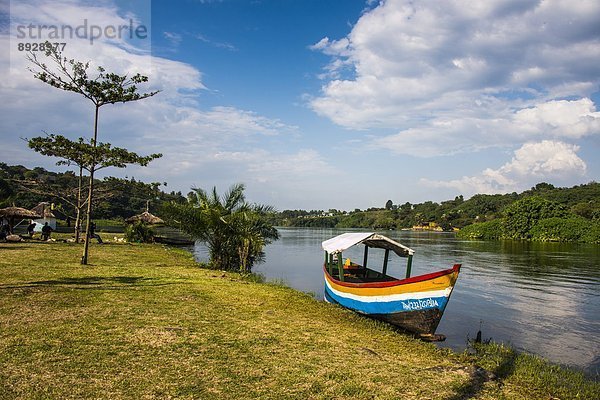 Ostafrika  klein  Tourist  Boot  Anker werfen  ankern  Insel  Afrika  Uganda