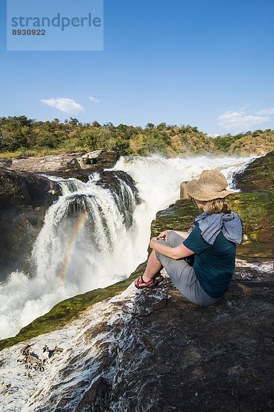 Ostafrika  Frau  fallen  fallend  fällt  Schönheit  Afrika  Uganda