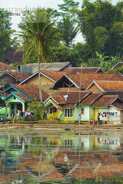 Tradition Wohnhaus See Dorf Hinduismus Südostasien Asien Indonesien