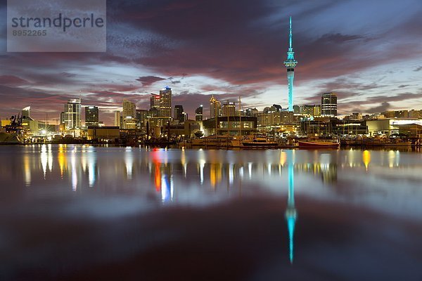 Himmel  Morgendämmerung  Großstadt  Turm  Jachthafen  Pazifischer Ozean  Pazifik  Stiller Ozean  Großer Ozean  neuseeländische Nordinsel  Auckland  Neuseeland