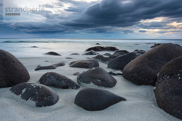 Steine am Strand  Unstad  Lofoten  Norwegen