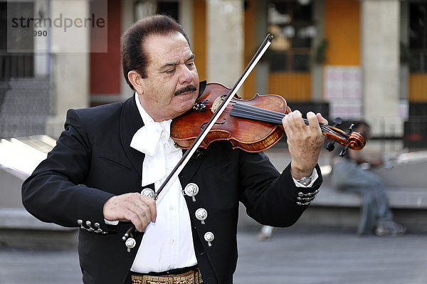 Mexikanische Musiker auf der Plaza Garibaldi  Mexiko-Stadt  Distrito Federal  Mexiko