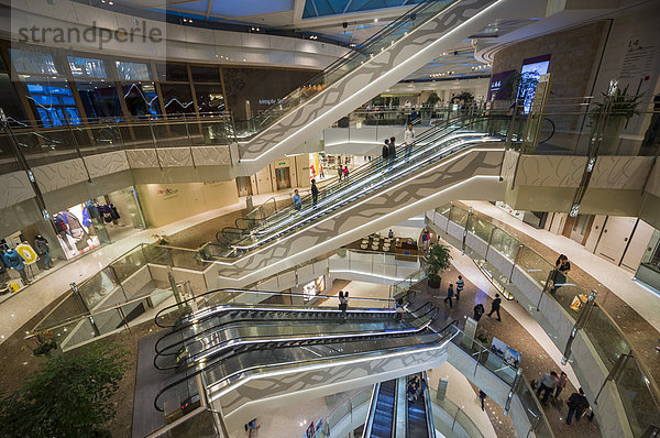 Rolltreppen in der IFC Mall  Pudong  Shanghai  China
