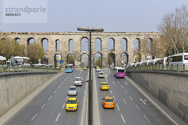 Valens-Aquädukt  Atatürk Bulvar?  Stadtteil Fatih  Istanbul  europäischer Teil  Türkei