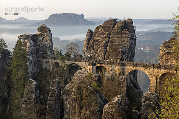 Basteibrücke  Elbsandsteingebirge  Nationalpark Sächsische Schweiz  Sachsen  Deutschland