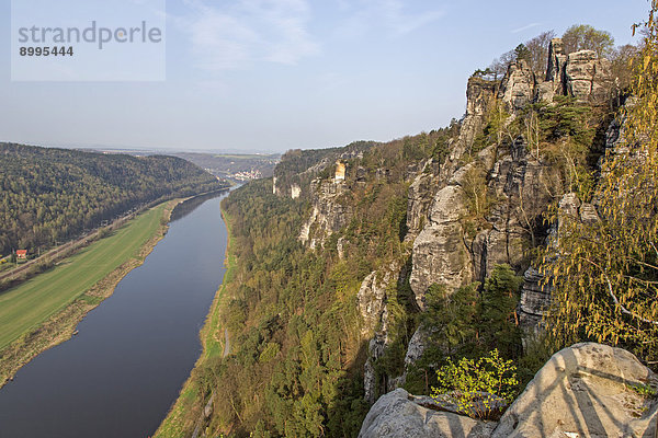Ausblick auf die Elbe von der Bastei  Elbsandsteingebirge  Sachsen  Deutschland