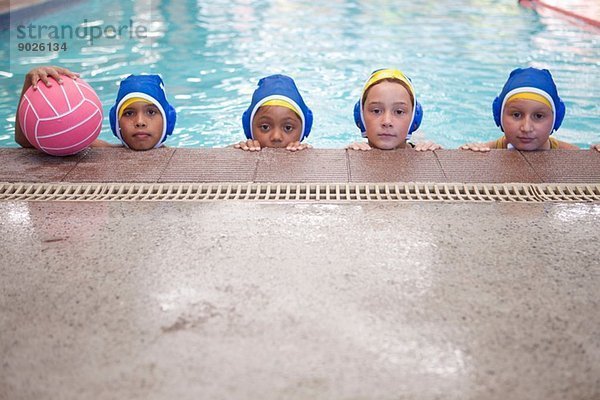 Porträt von drei Schülerinnen Wasserballerinnen