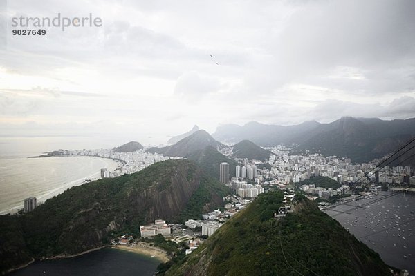 Blick auf die Küste von Rio De Janeiro vom Zuckerhut  Brasilien
