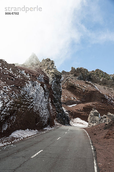 Straße zum Roque de los Muchachos  vereiste Hänge  Nebel  La Palma  Kanarische Inseln  Spanien