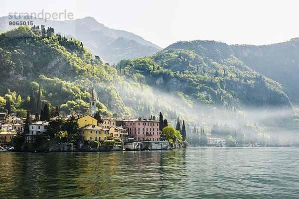 Dorf am See  Varenna  Comer See  Lago di Como  Provinz Lecco  Lombardei  Italien