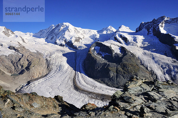 zwischen inmitten mitten Berg Gletscher Schweiz Zermatt Kanton Wallis