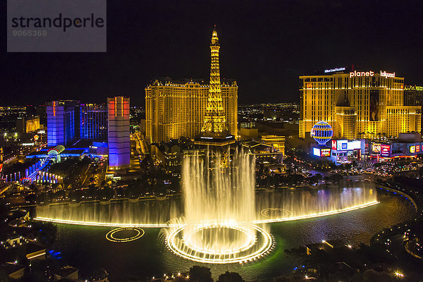 Nächtlicher Ausblick vom Hotel Bellagio  Las Vegas  Nevada  USA