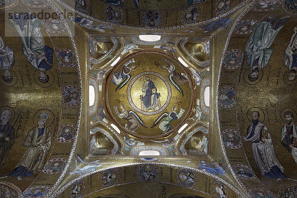 Kuppel mit byzantinischen Mosaiken  Christus Pantokrator  Erzengeln und Propheten  La Martorana  Kirche aus der Normannenzeit  Palermo  Sizilien  Italien