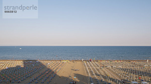 Strand spät Bett Ansicht Schatten Nachmittag Italien Lignano Sabbiadoro Sonne