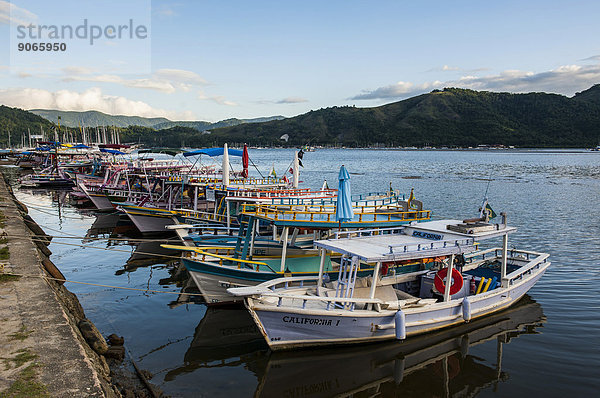 Boote im Hafen von Paraty  Bundesstaat Rio de Janeiro  Brasilien