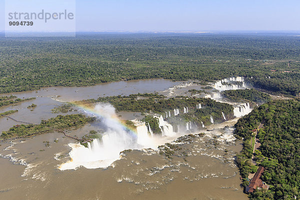 Südamerika  Brasilia  Parana  Iguazu Nationalpark  Iguazu Fälle und Regenbogen
