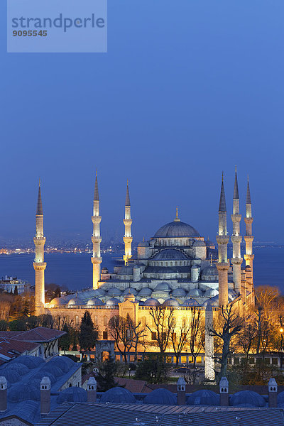 Türkei  Istanbul  Blaue Moschee in der Abenddämmerung
