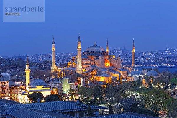 Türkei  Istanbul  Hagia Sophia in der Dämmerung