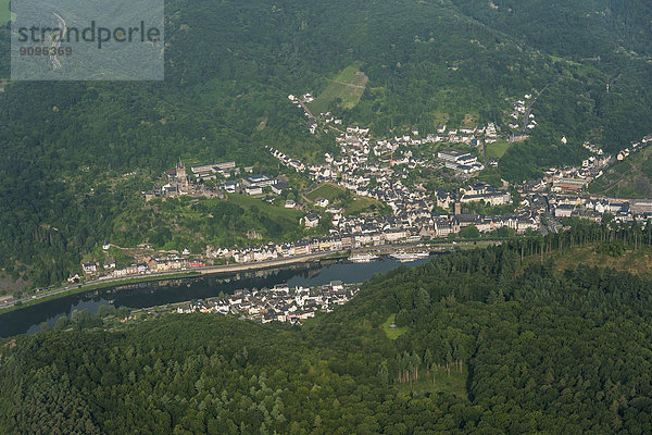 Deutschland  Rheinland-Pfalz  Luftaufnahme von Cochem mit der Mosel