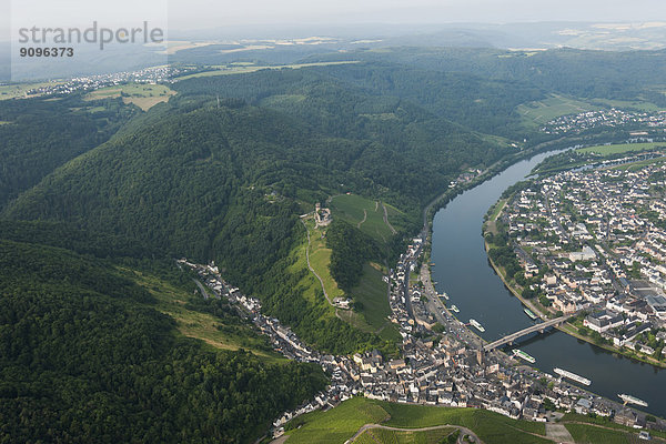 Deutschland  Rheinland-Pfalz  Luftbild von Bernkastel-Kues mit der Mosel