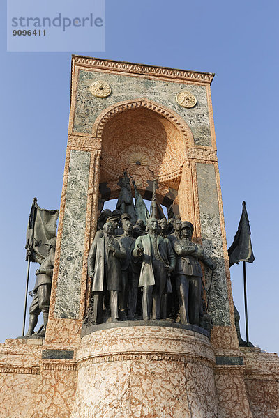 Türkei  Istanbul  Beyoglu  Taksim Meydani oder Platz  Mustafa Kemal Atatuerk Memorial