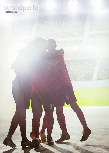 Silhouette der Fußballmannschaft beim Feiern