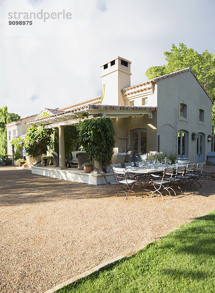 Luxuriöse ländliche Villa unter dem Berg